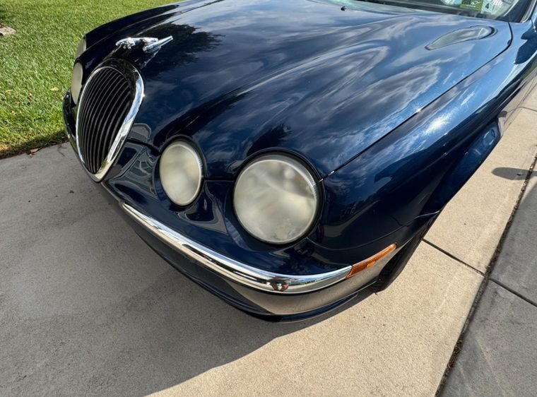 Jaguar S-Type with both headlights yellowed