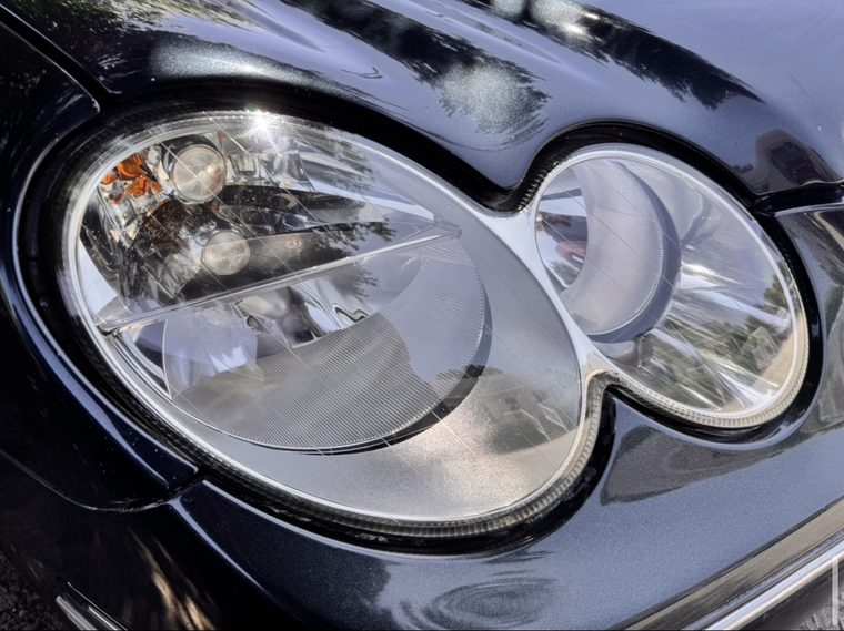 The same Mercedes headlight clear, reflector visible